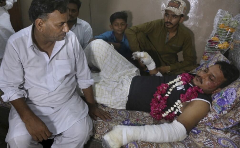 "Había gritos por todas partes", cuenta superviviente de avionazo en Pakistán