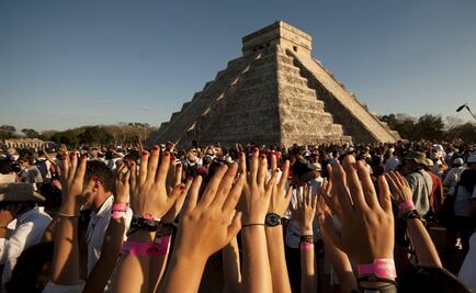 Mexican pyramids threatened by equinox enthusiasts