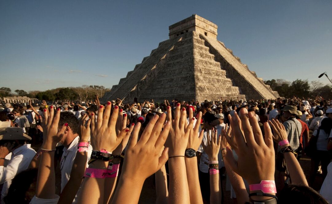 In some buildings, such as the Kukulcán Pyramid or the Castle, in the archeological area of Chichén Itzá, visitors are banned from stepping on the constructions - Photo: Jacinto Kanek/EFE
