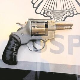 Policías detienen a un asaltante de microbús en la Venustiano Carranza