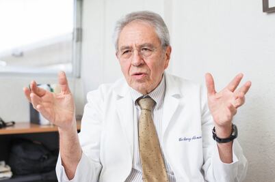 Médicos pasantes convocan a paro nacional y marcha