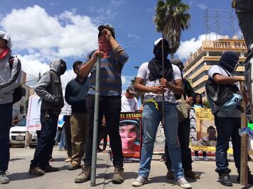 Comienza marcha por los 43 en Chilpancingo
