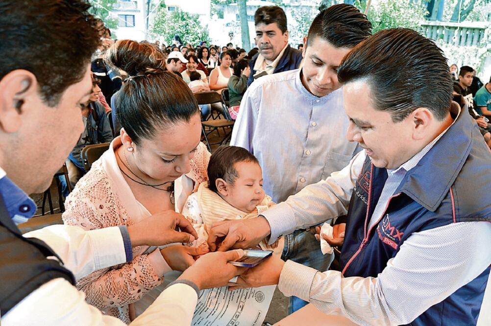 Abogado en tu Casa entregó 2 mil actas de nacimiento en Cuajimalpa, Tlalpan y Magdalena Contreras (ARCHIVO EL UNIVERSAL)