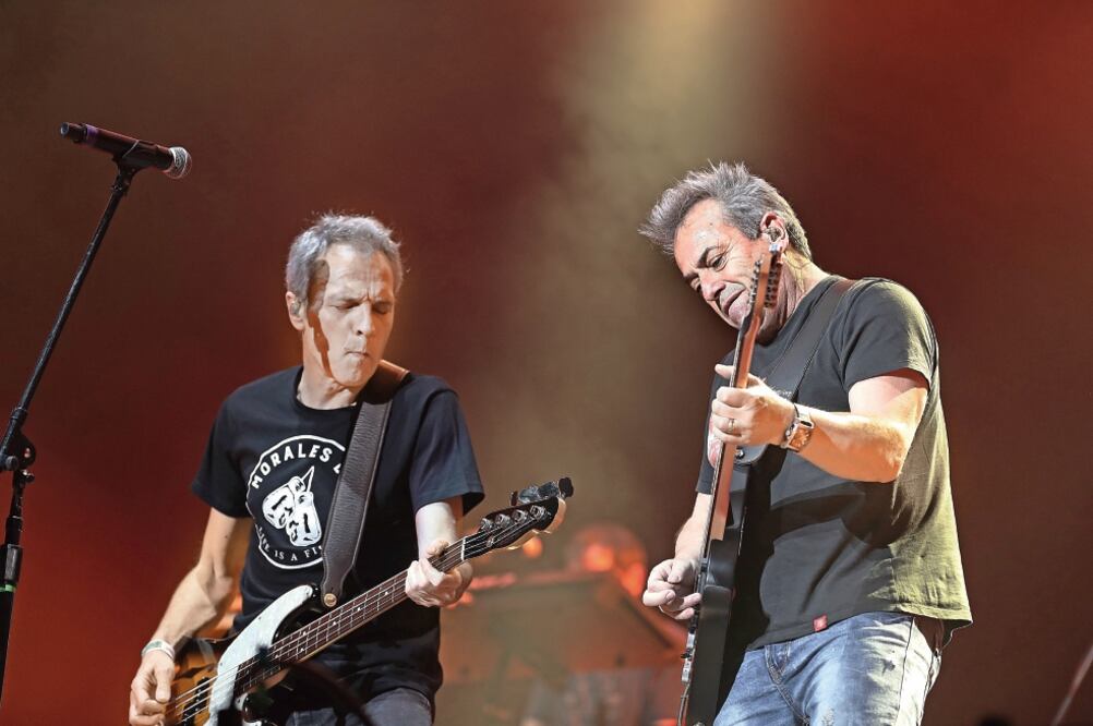 El show de los Hombres G demostró que el Vive Latino reúne actualmente a un público de diferentes generaciones (ALEJANDRO ACOSTA. EL UNIVERSAL)