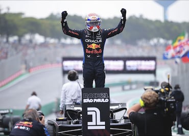 Checo Pérez acabó 11 y Max Verstappen da una paliza y gana el GP de Brasil