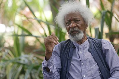 El nigeriano Wole Soyinka, Nobel de Literatura, afirma que EU le anuló la visa 