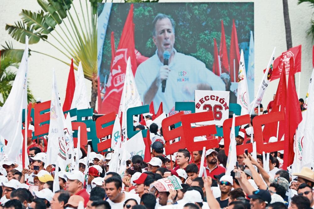 Los especialistas coinciden en que los sindicatos no definen los intereses de los trabajadores, sino su apoyo al candidato que les convenga. Foto: YADÍN XOLALPA. EL UNIVERSAL