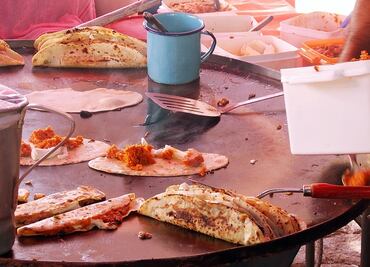 Extorsionadores agreden otra vez a vendedores de quesadillas; hieren a 4