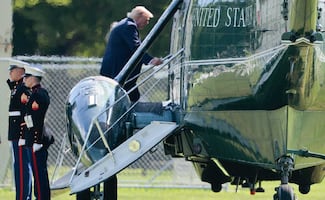 Investigan incidente entre helicóptero de Trump y avión comercial; Casa Blanca descarta peligro para el mandatario