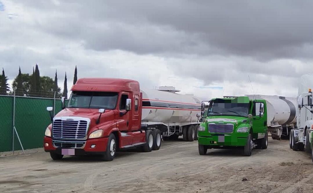 En el sitio, trabajadores de Pemex inhabilitaron y encapsularon tomas clandestinas. Foto: Especial