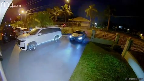 Ladrones roban dos Mercedes-Benz, su dueño dejó las llaves al interior de los coches