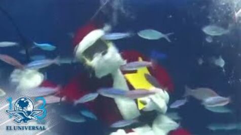 Santa Claus acuático cautiva a visitantes de acuario en Tokio