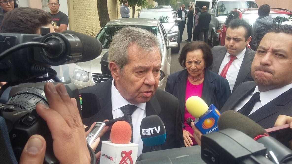 Porfirio Muñoz Ledo a su llegada al Panteón Israelita (Cristopher Rogel Blanquet / EL UNIVERSAL)