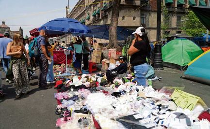 Analizan el acomodo de ambulantes frente al Teatro Blanquita