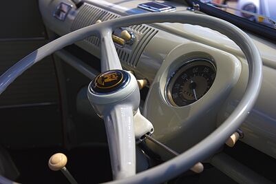 Por qué en algunos países el volante está del lado derecho