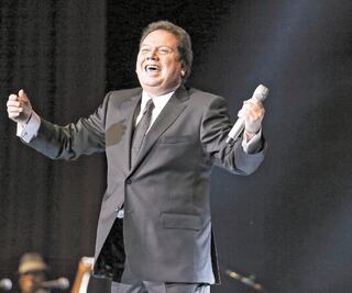 Coque festeja sus 60 con filme y gira con Mocedades