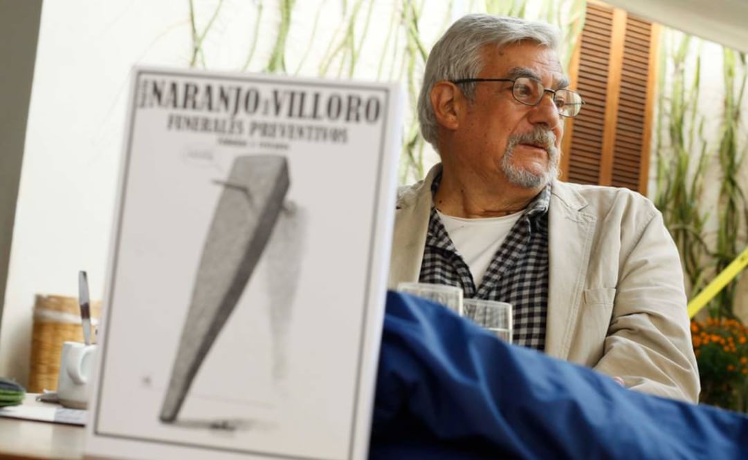 El caricaturista presentó el libro "Funerales preventivos. Fábulas y retratos", de Rogelio Naranjo y Juan Villoro. FOTO: Cortesía FILO.