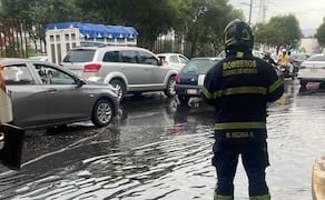 La intensa tormenta registrada este viernes provocó afectaciones en distintos puntos de la Ciudad de México, entre ellas encharcamientos en Azcapotzalco e Iztapalapa.| Foto: Especial.