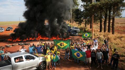 Camioneros partidarios de Bolsonaro bloquean carreteras en 26 estados del país para protestar por derrota