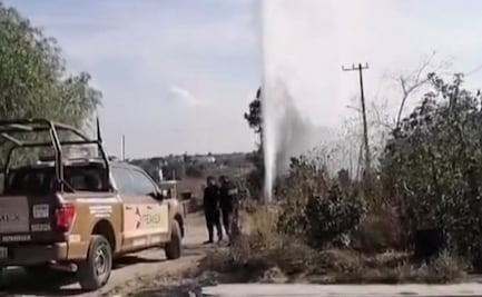 Desalojan 20 viviendas tras fuga de combustible en Atotonilco de Tula, Hidalgo; chorro de hidrocarburo supera los 20 metros de altura