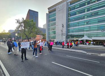 Trabajadores del SAT inician paro en distintos módulos de la capital y bloquean vialidades en la CDMX