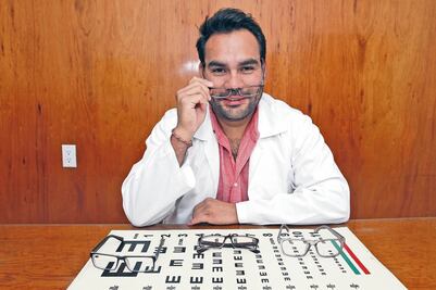 El mexicano que fabrica lentes con PET reciclado