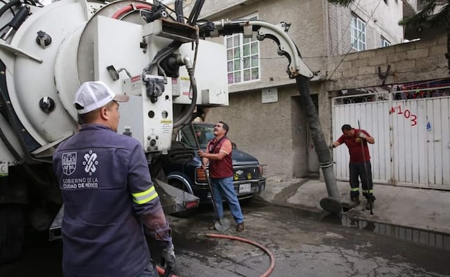 Fuertes lluvias en CDMX y Edomex: guía rápida para reportar coladeras tapadas y evitar inundaciones