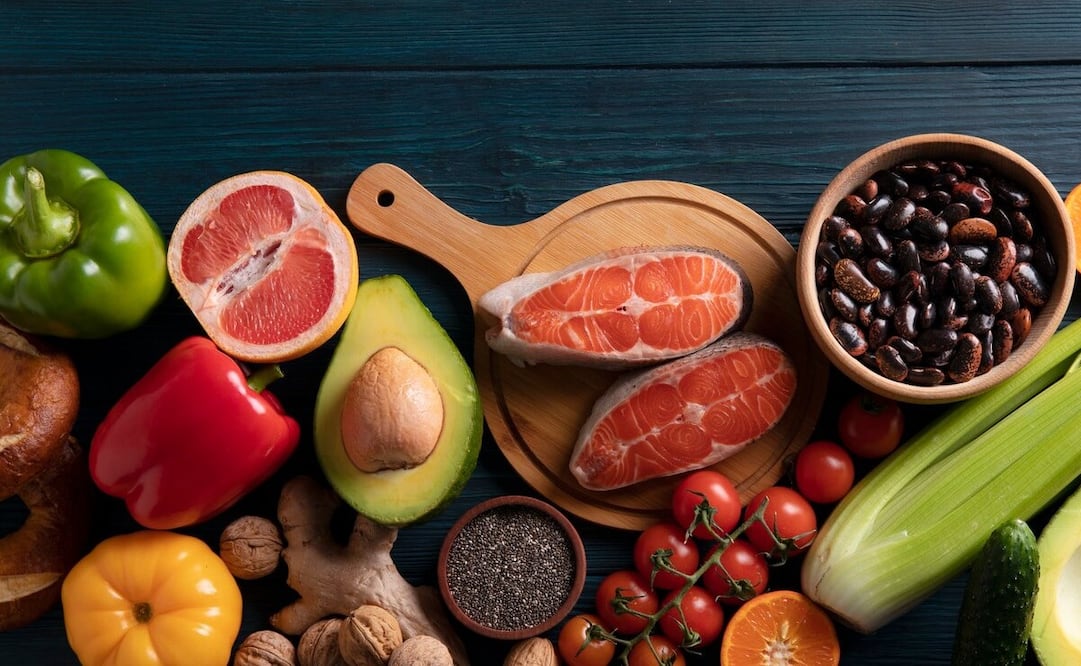 Estos alimentos contienen pocas calorías y son ricos en fibra, lo que los hace saciantes. Foto: Freepik