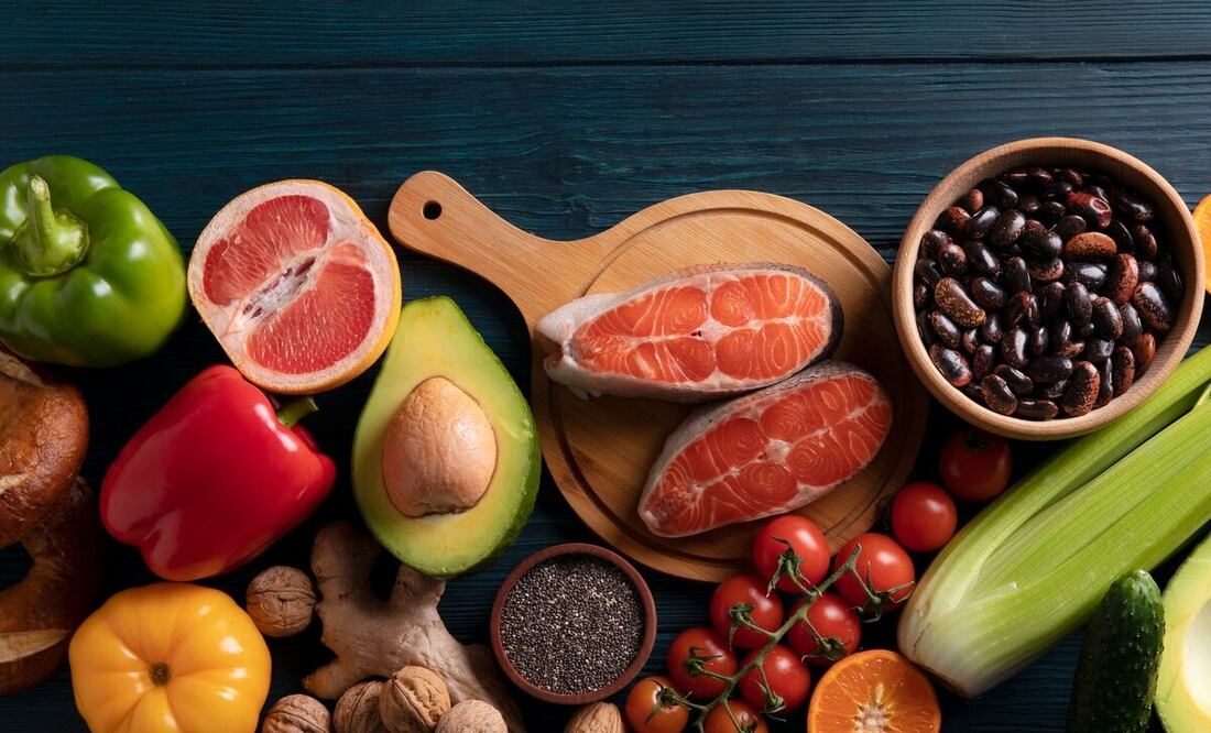 Estos alimentos contienen pocas calorías y son ricos en fibra, lo que los hace saciantes. Foto: Freepik