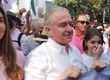 Se une Santiago Creel a la marcha a favor del INE