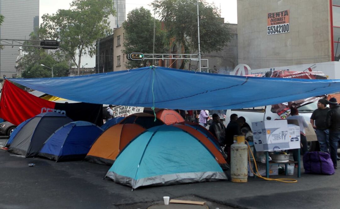 La SSP informó del cierre a la circulación en Eje 1 Poniente Bucareli, por la presencia de maestros de la Coordinadora Nacional de Maestros (CNTE).