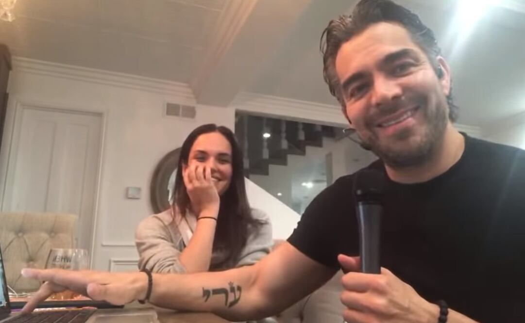 Omar Chaparro en compañía de su esposa Lucía Ruiz. Foto: Tomada de video