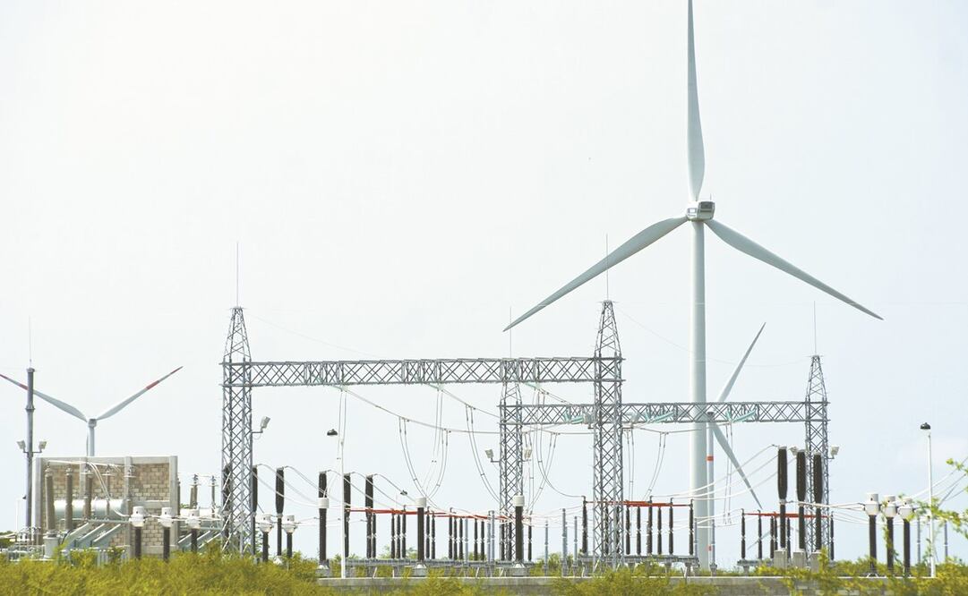 La CFE ha solicitado aumentar los costos de transmisión que los privados pagan por utilizar la infraestructura de la compañía nacional. Foto: ARCHIVO EL UNIVERSAL