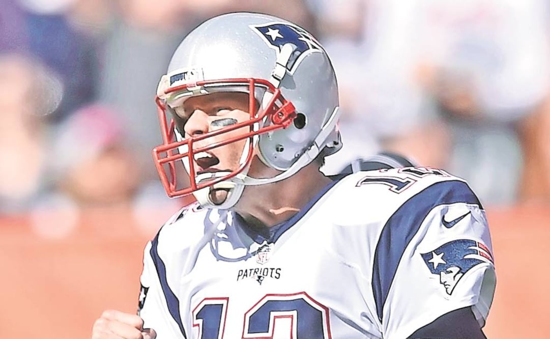 Tom Brady lanzó 28 pases completos, 406 yardas y tres anotaciones (DAVID RICHARD. AP)