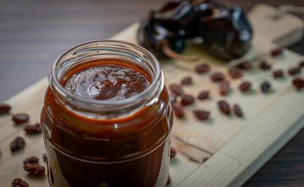 Prepara una rica y original salsa de pasitas con chile cascabel