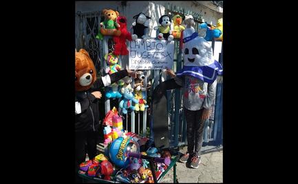 Niño cambia sus juguetes por despensa en Tijuana