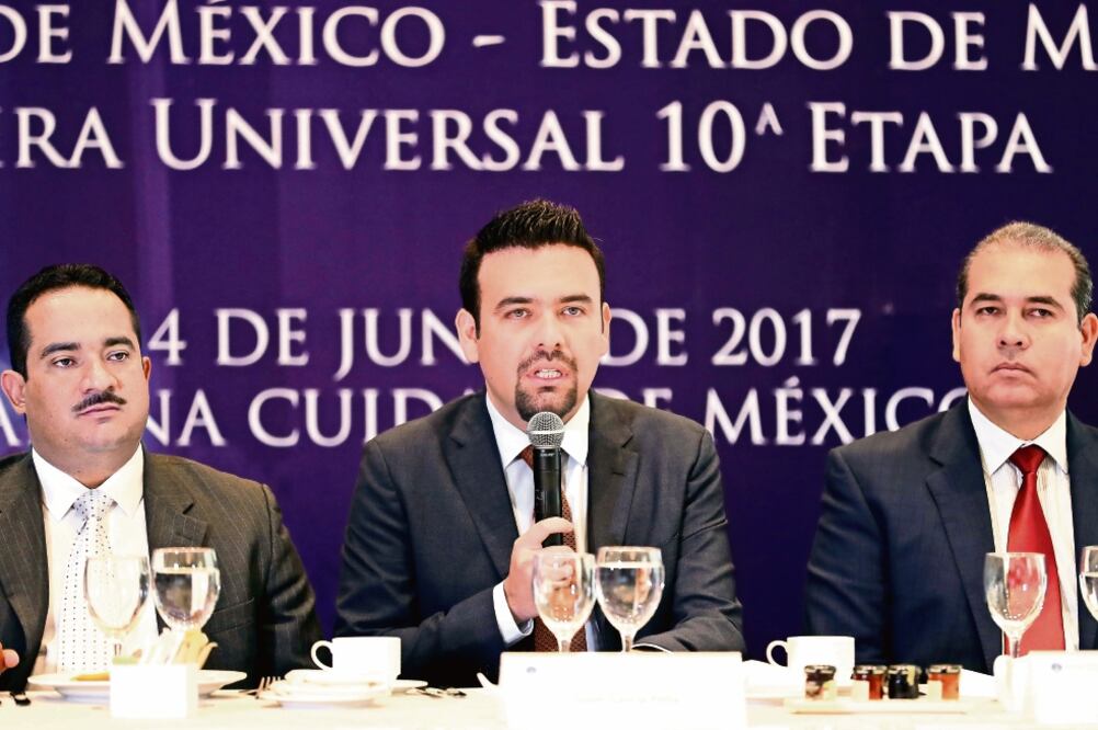 Silem García (der), vocero de la Iglesia de La Luz del Mundo, presentó el evento masivo que llevará a cabo esa comunidad religiosa el 14 de junio en la capital (LUCÍA GODÍNEZ. EL UNIVERSAL)