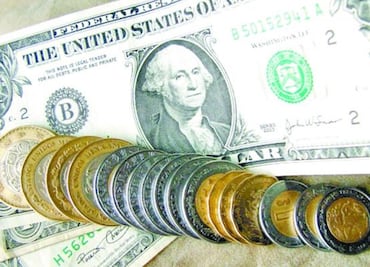 Peso retrocede ante incertidumbre por TLCAN; dólar cierra en 20.70