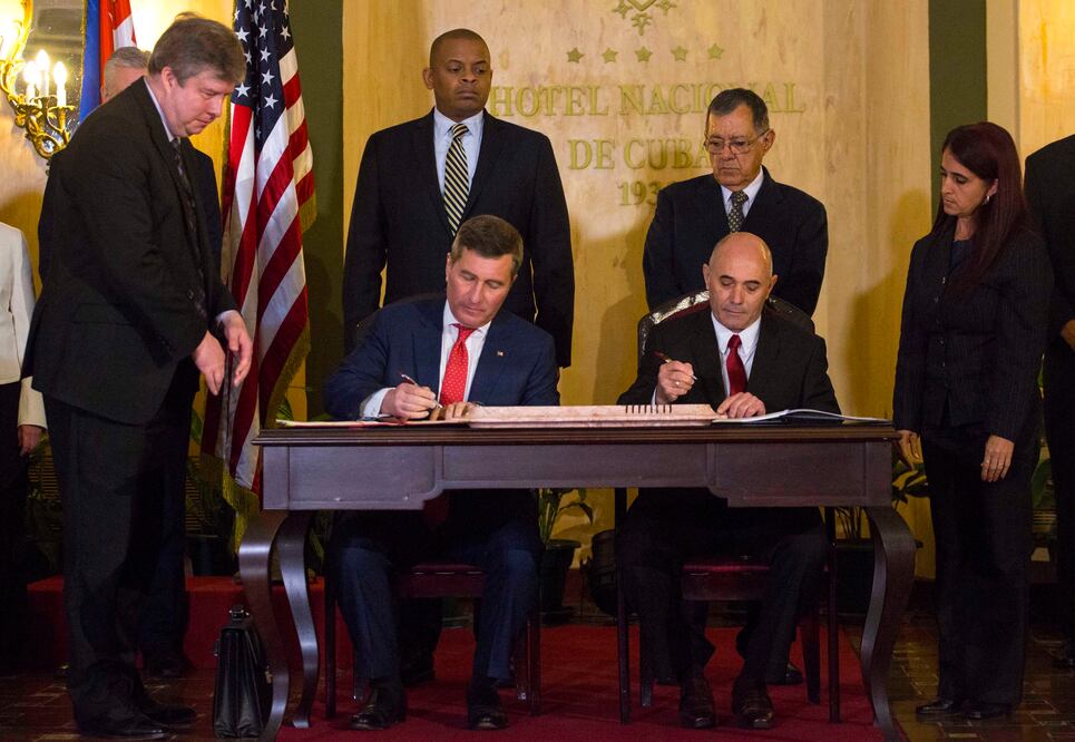 Los gobiernos de Cuba y EU firmaron un memorando. (AP)