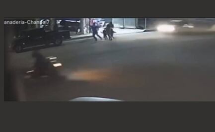 VIDEO: Conductor atropella a familia y huye en Hermosillo; piden ayuda para localizarlo