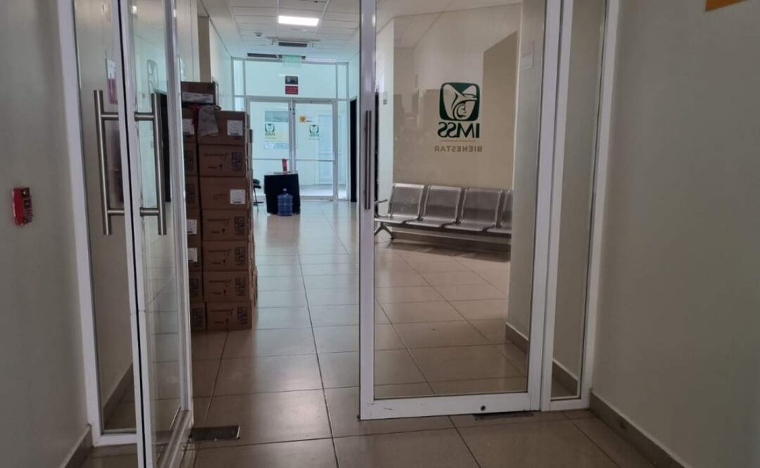 Los trabajadores del hospital de Juchitán en Oaxaca, afirman que solo tienen 20% de medicinas e insumos, no hay material de curación ni elevadores funcionando (13/06/2025). Foto: Especial