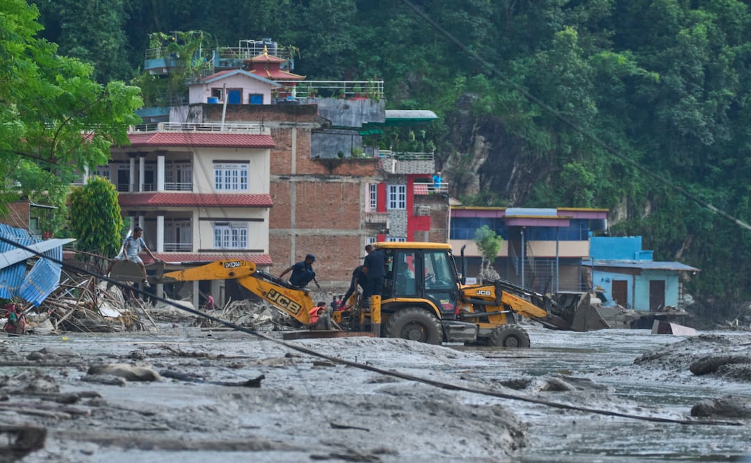 Inundaciones en Nepal dejan decenas de muertos. Foto: AP / Niranjan Shrestha