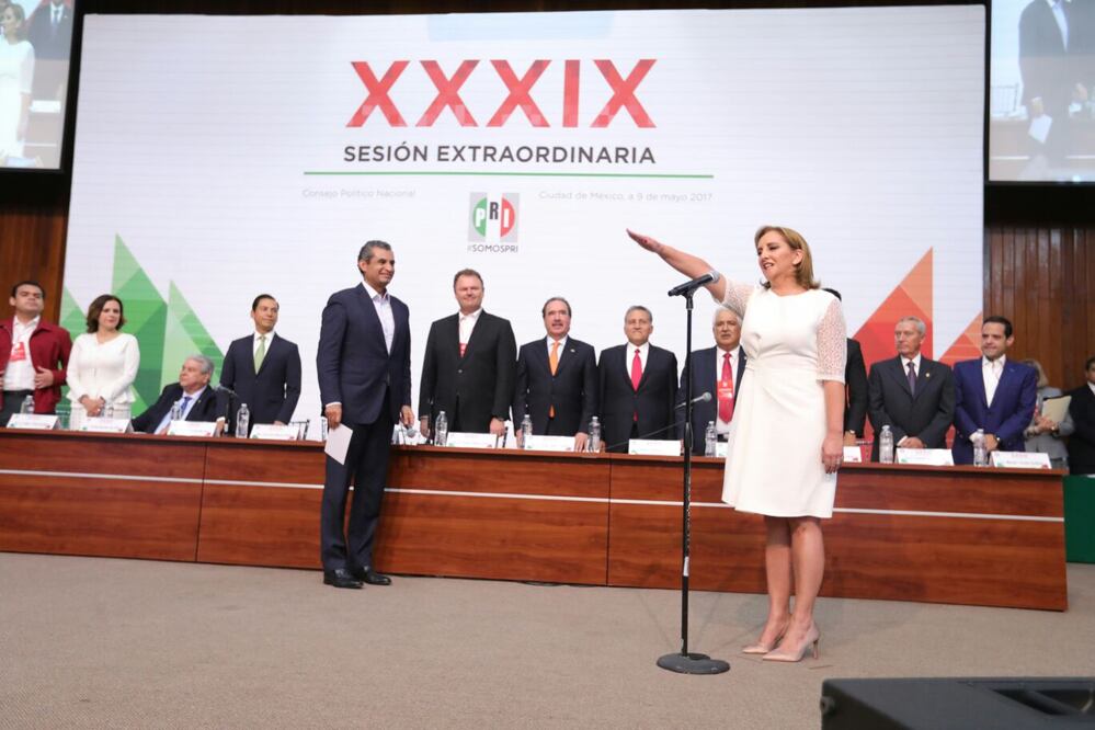 Ochoa Reza tomó protesta a a Claudia Ruiz Massieu como secretaria general del PRI. /Francisco Reséndiz