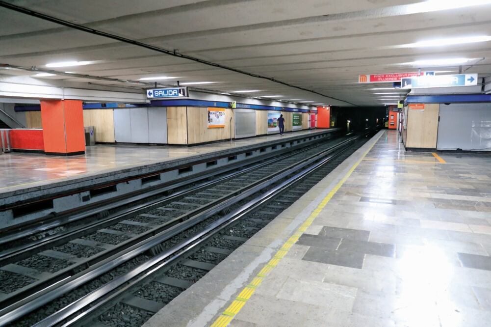 las calles, pocas familias intentaron continuar con sus habituales paseos, pero el ambiente es distinto, más silencioso y triste, en una de las ciudades del mundo con más vida (IRVIN OLIVARES. EL UNIVERSAL)