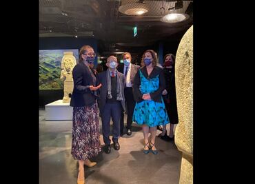 Beatriz Gutiérrez Müller inaugura exposición sobre la cultura olmeca en París