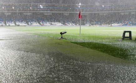 Tromba provoca cierre de calles en Monterrey por encharcamientos