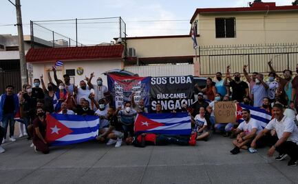 Cubanos en Cancún protestan por régimen en la isla