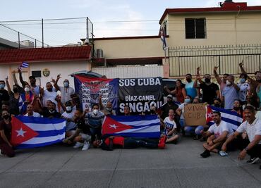 Cubanos en Cancún protestan por régimen en la isla