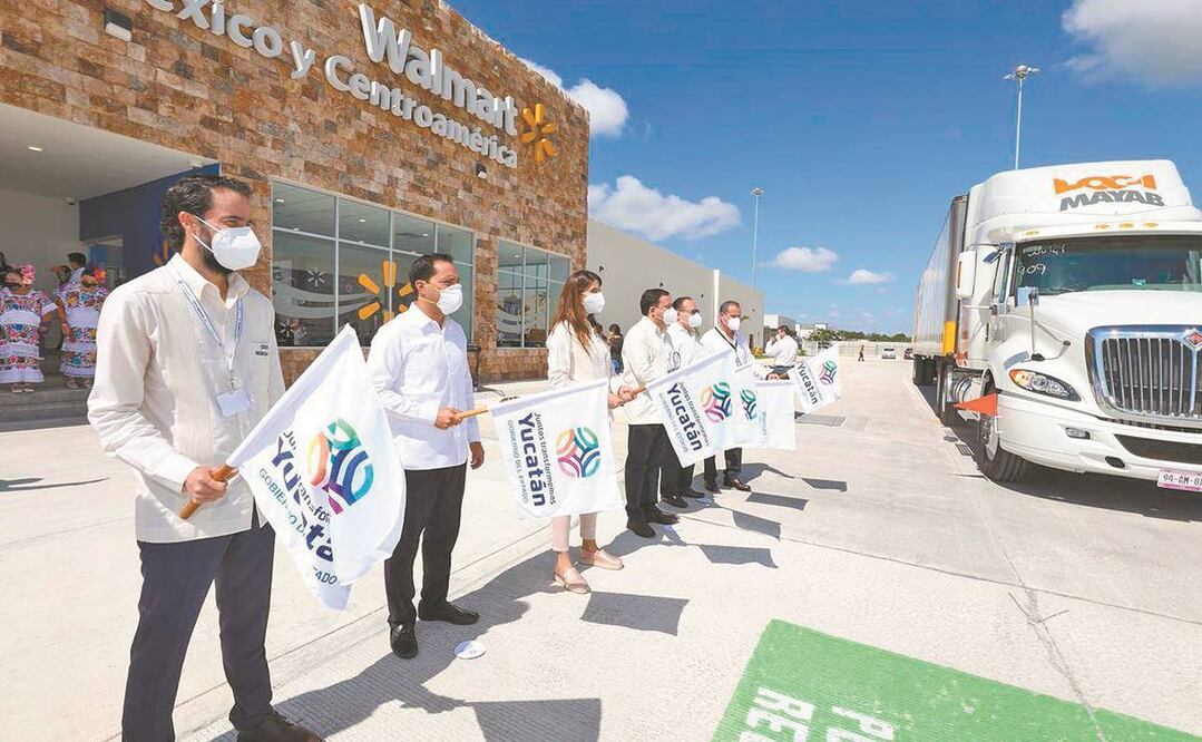 Mauricio Vila en la inauguración del primer Centro de Distribución de Walmart en el sureste, que creará más de 2 mil 175 empleos. Foto: Especial