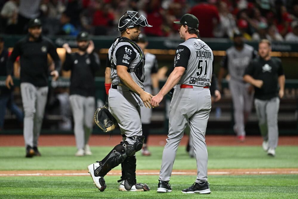 Piratas de Campeche terminan con el invicto de los Diablos Rojos del México en postemporada - Foto: Especial
